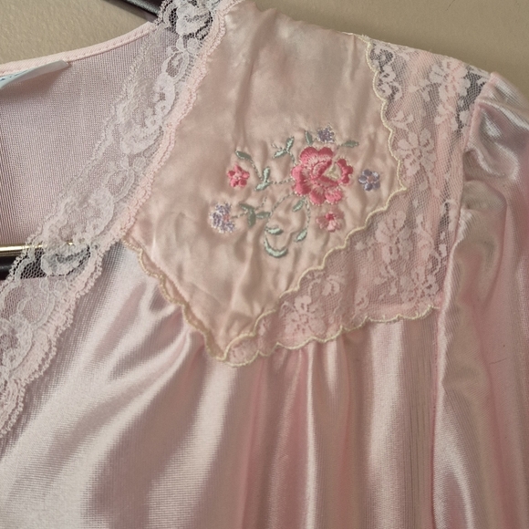 Vintage Lorraine Robe & Nightgown Set - Picture 9 of 16